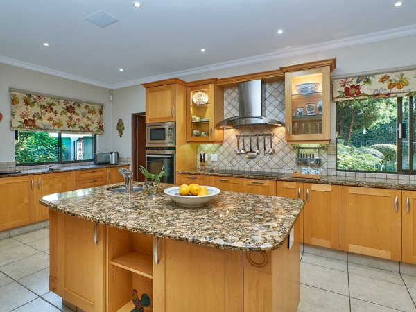 4 Bedroom House For Sale in Bryanston 2