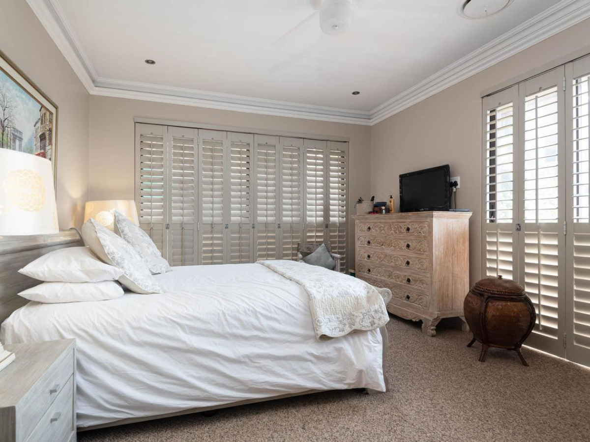 Bedroom with indoor-outdoor flow